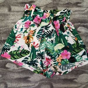 NEW BOUTIQUE| FLORAL PRINT TIE WAIST SHORTS